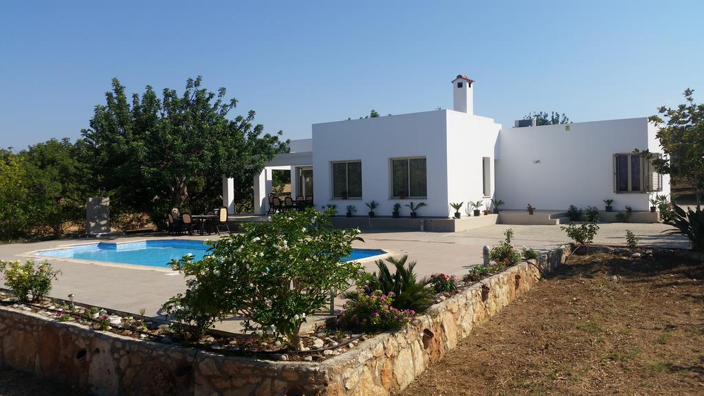 Eliofos Luxury Polis