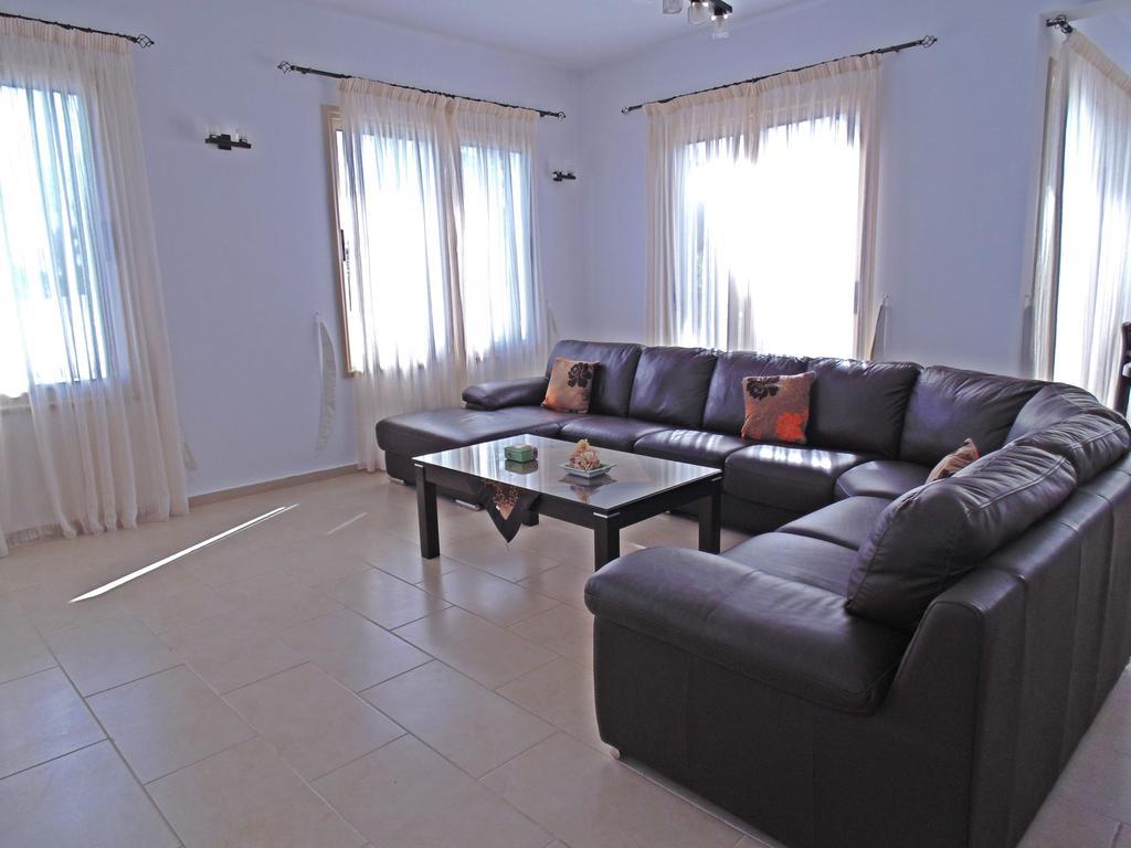 Eliofos Luxury * Polis