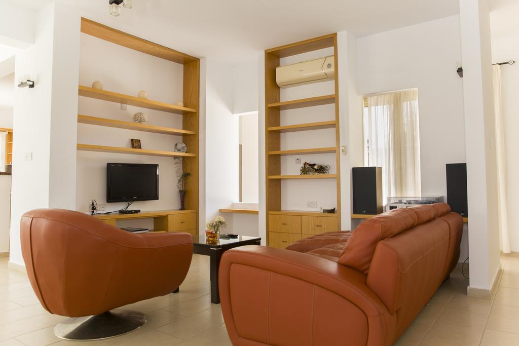 Eliofos Luxury Polis