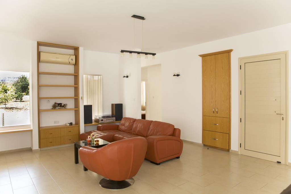 Eliofos Luxury