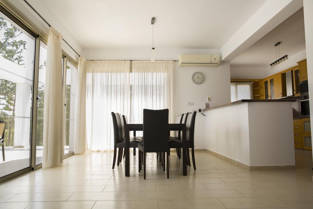 Eliofos Luxury Polis